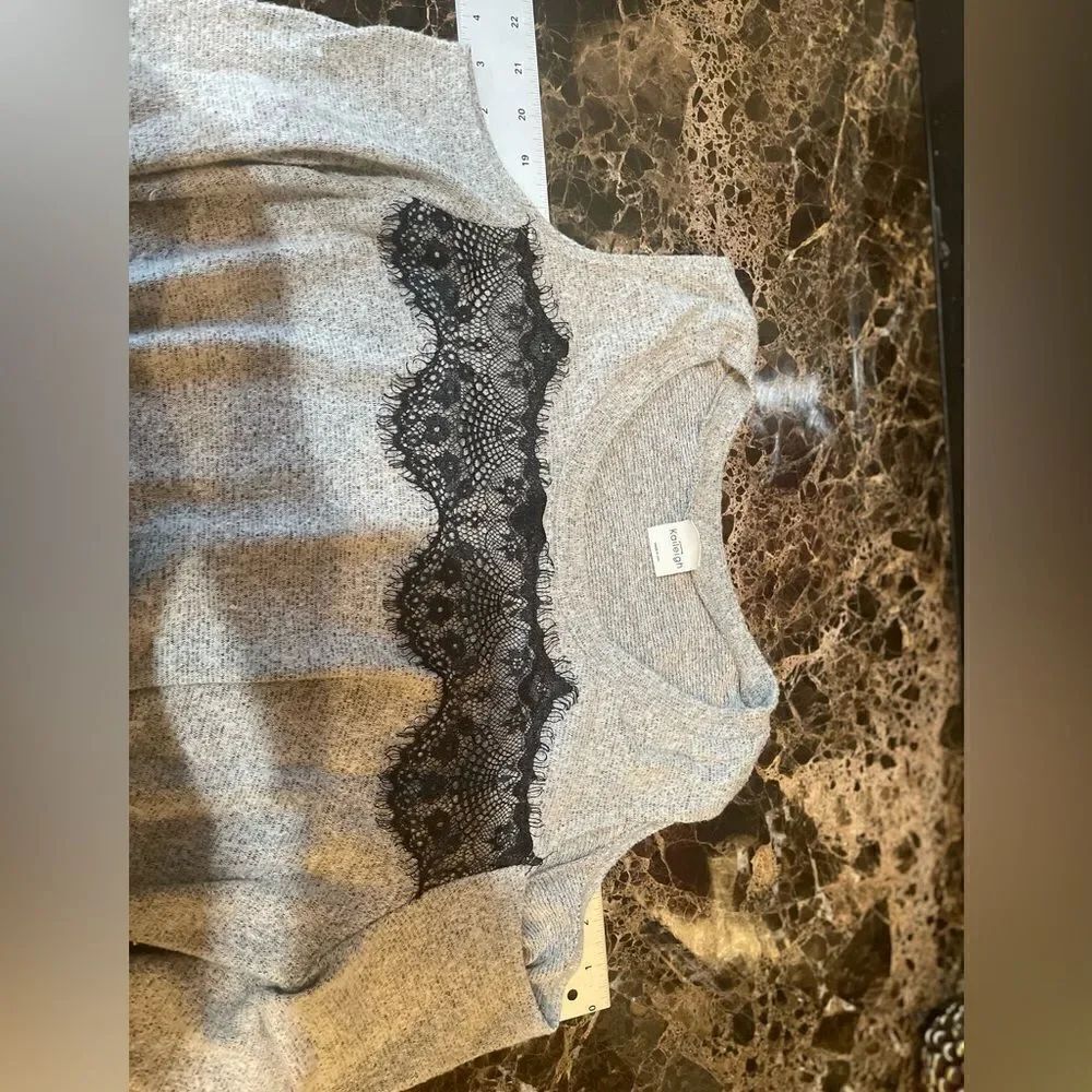 AWESOME KNIT Cold Shoulder Top! - Picture 16 of 16